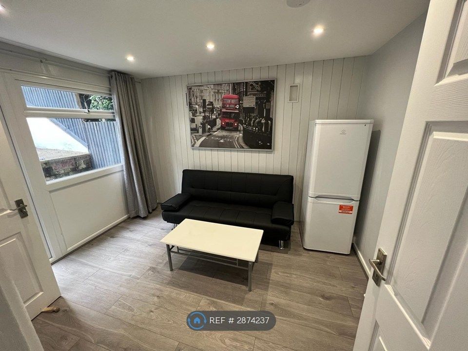 5 bed semi-detached house to rentPomfret Avenue, Luton LU2