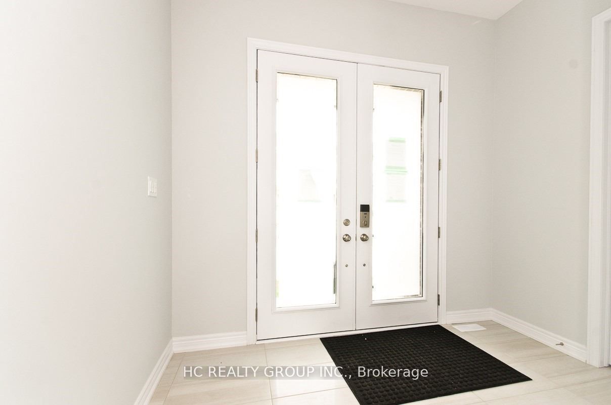 Additional image 2 of 92 Pine Hill Crescent, Aurora, ON, L4G 3X9