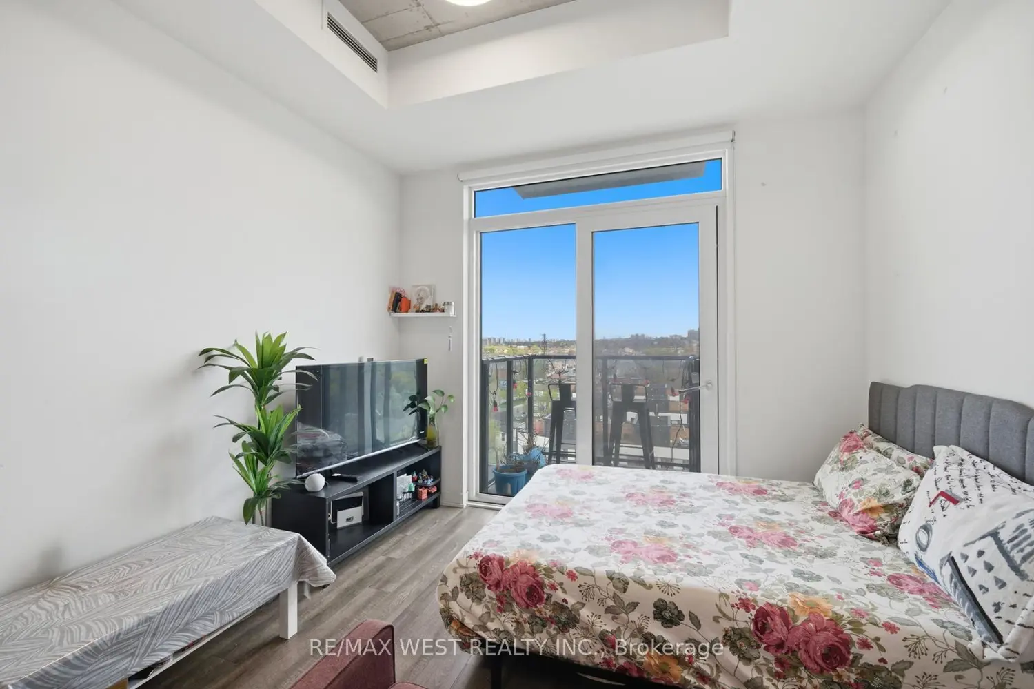 1808 St Clair Avenue 801 photo 4