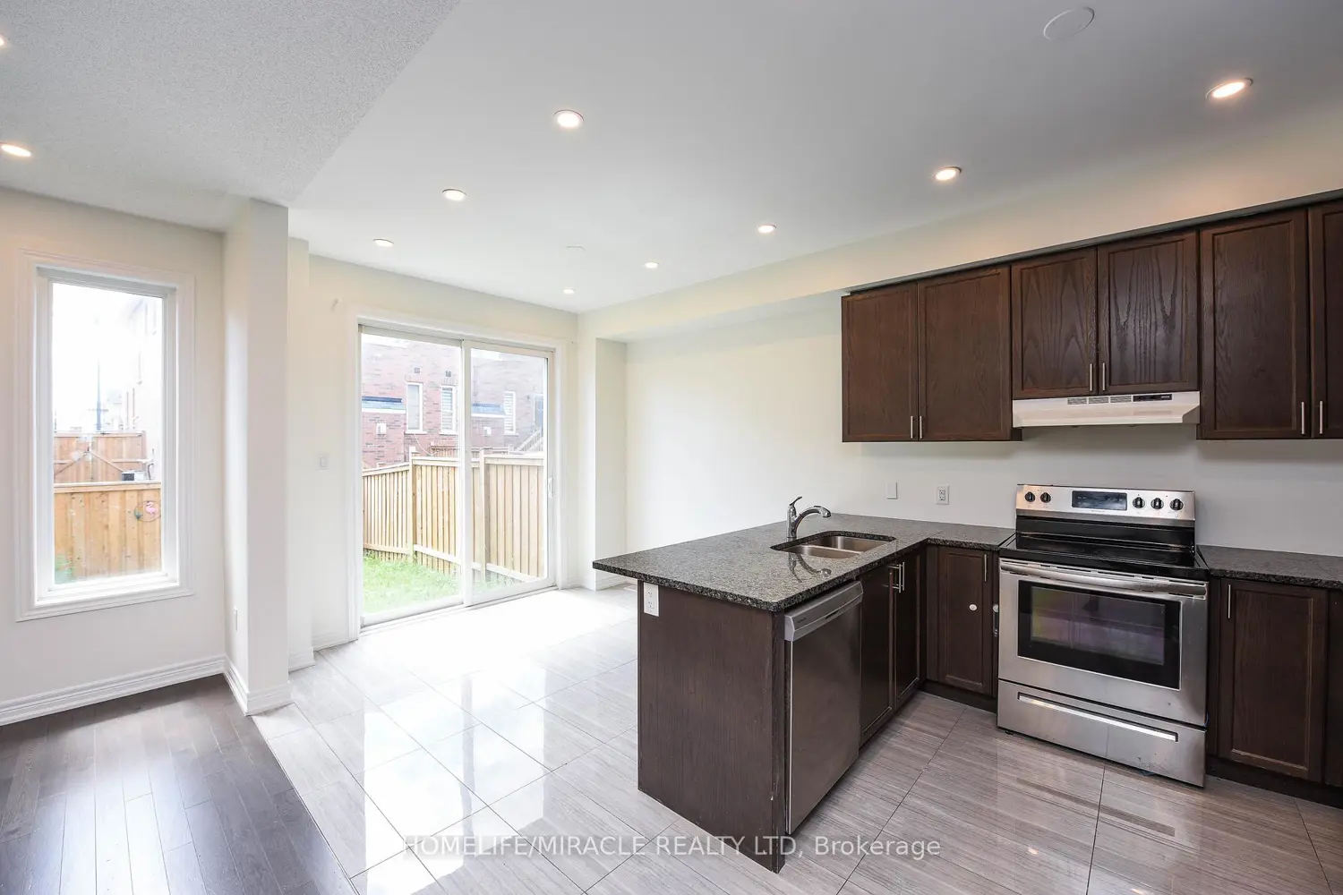 Additional image 8 of 418 Royal West Drive
