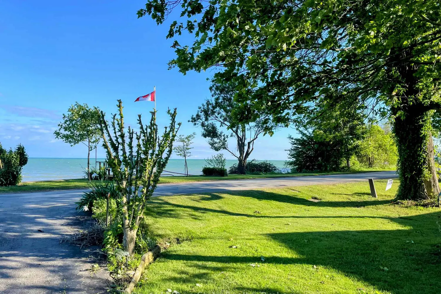 1323 Lakeshore Road photo 2