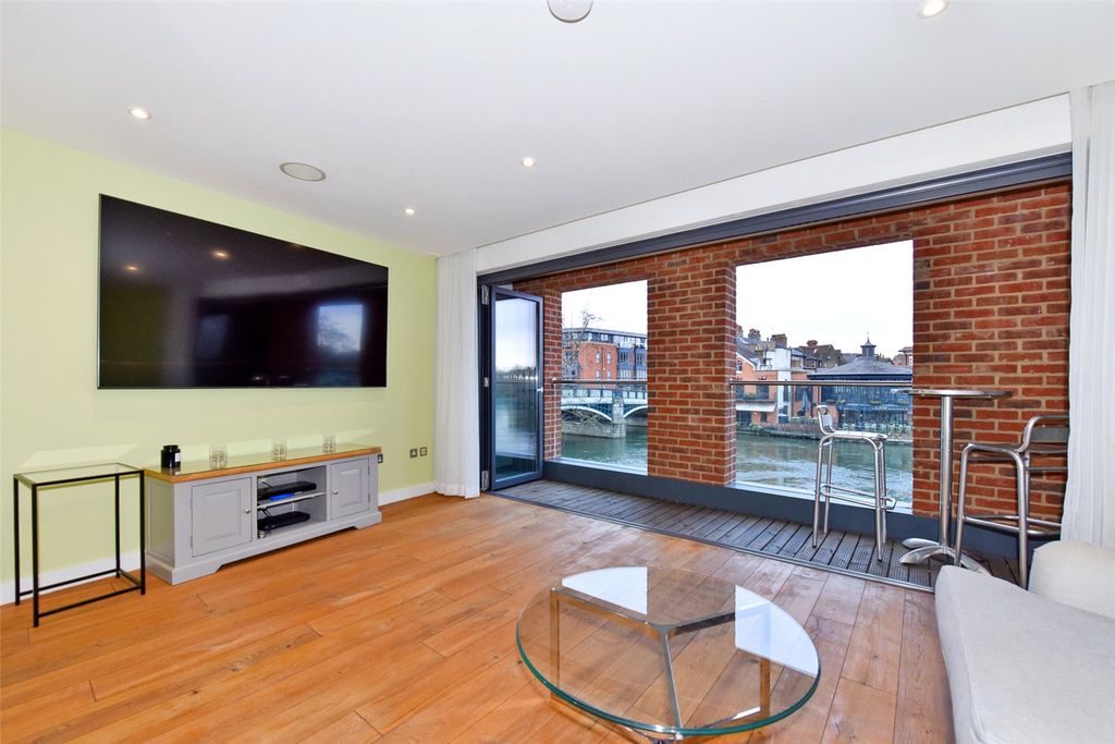 Additional image 3 of 2 bed flat to rentWindsor Quay, Thameside, Windsor, Berkshire SL4