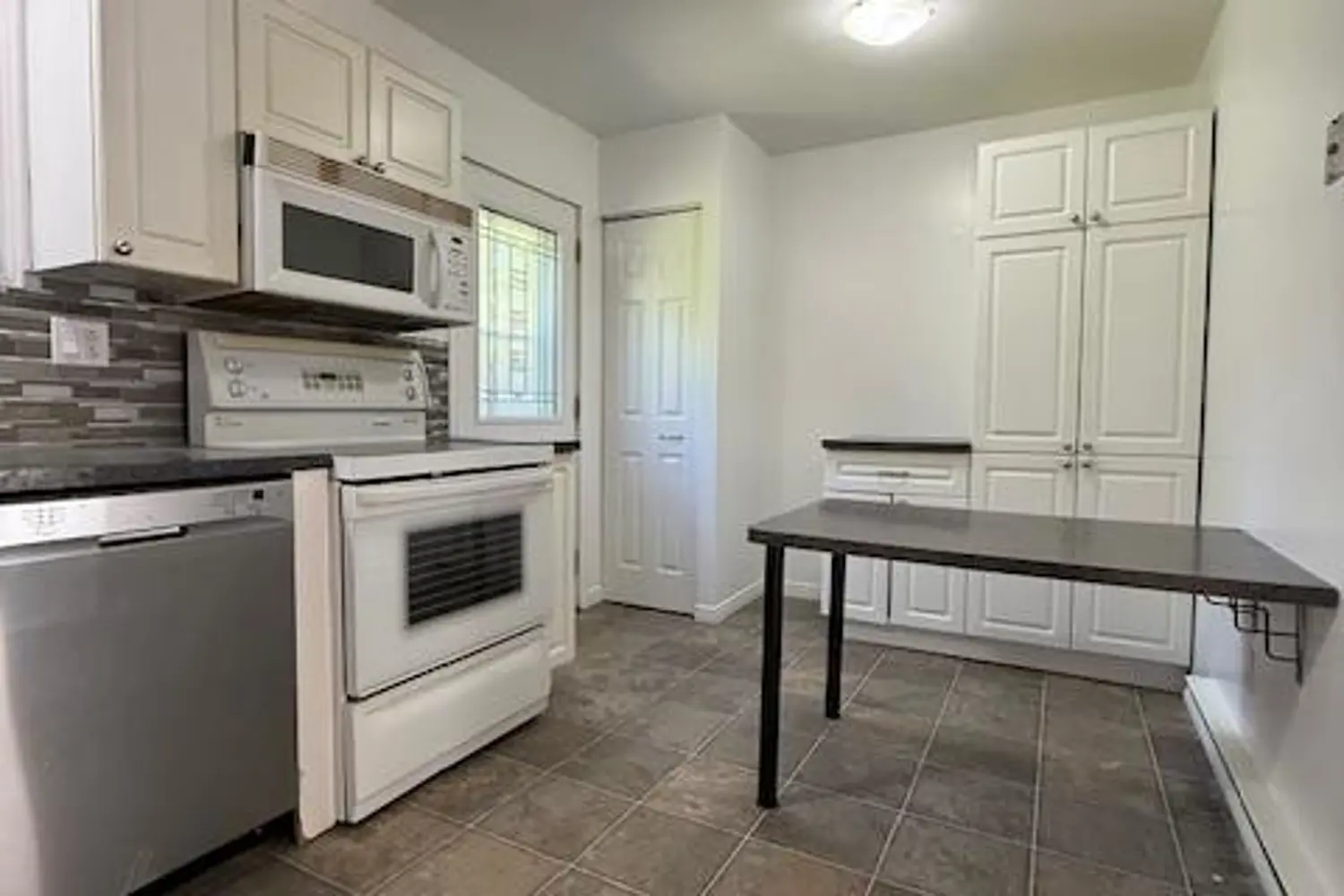 Additional image 4 of 475 Sandringham Crescent 39
