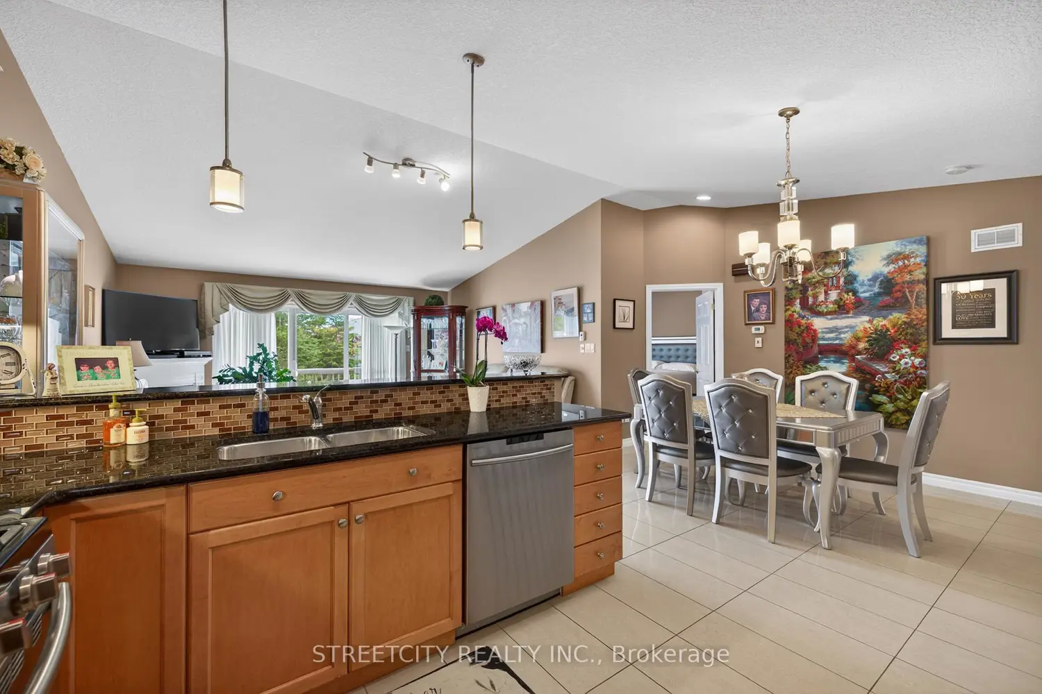 Additional image 8 of 2100 Denview Avenue 21