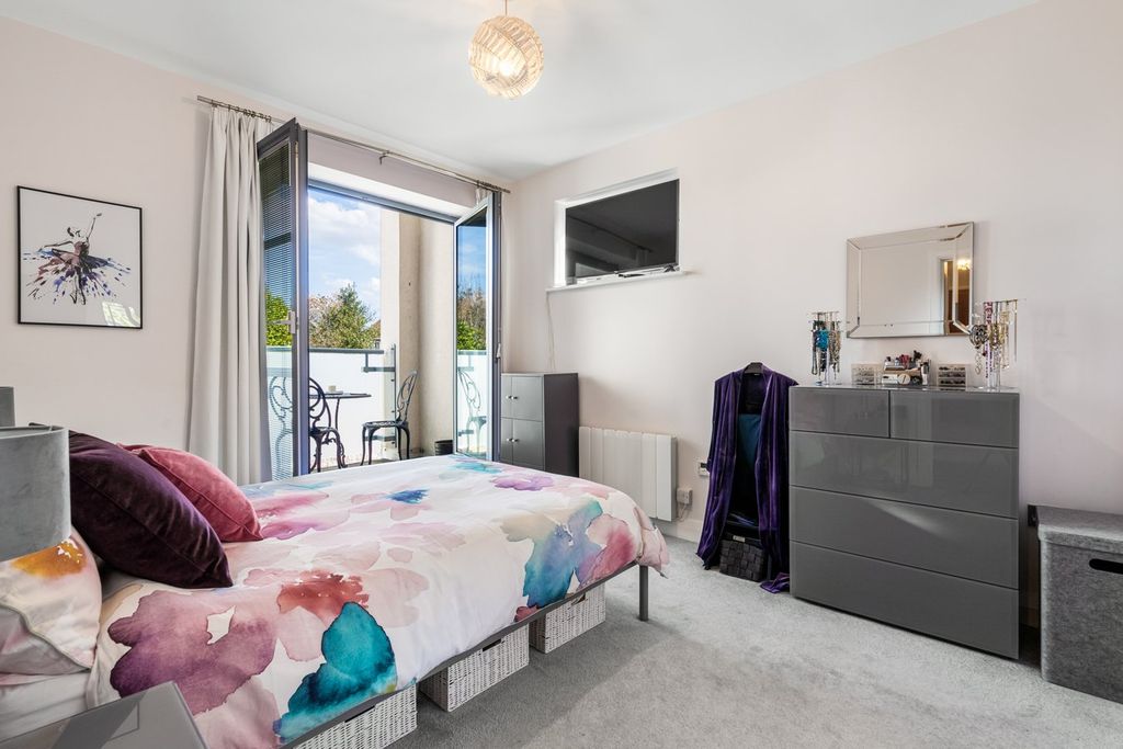 Additional image 8 of 2 bed flat for saleHartley Court, Pittville Circus Road, Pittville, Cheltenham GL52