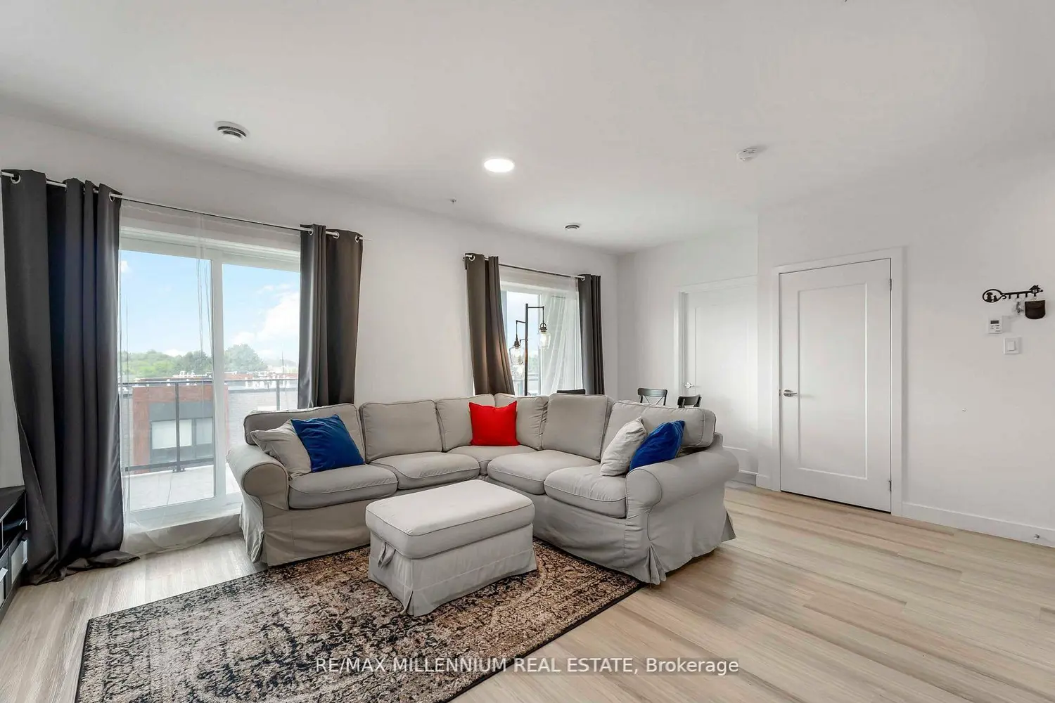 Additional image 15 of 408 Dundas Street 306