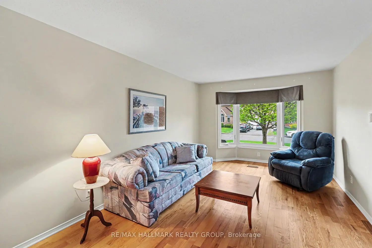 712 Morewood Crescent photo 3