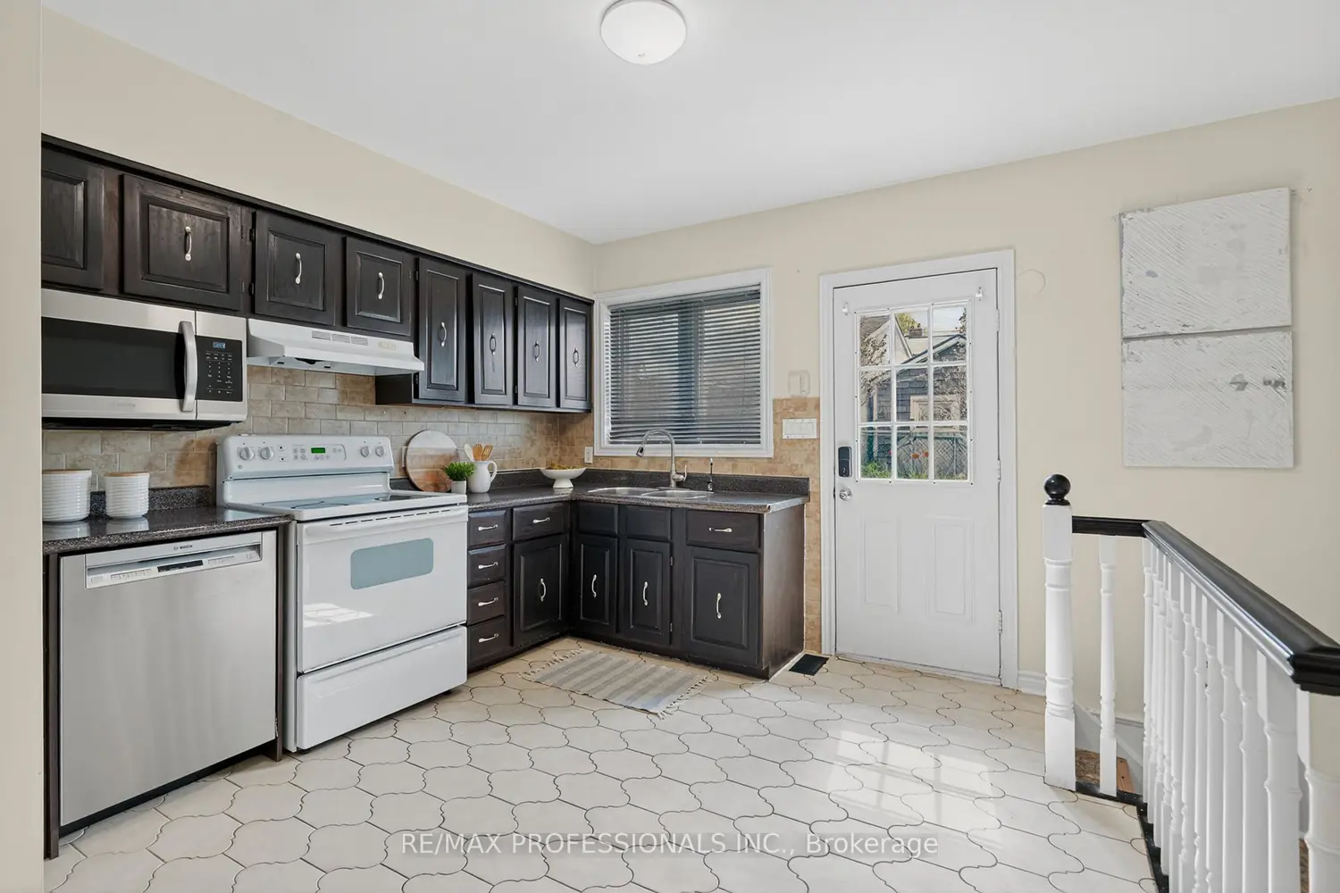 278 Caledonia Road photo 4