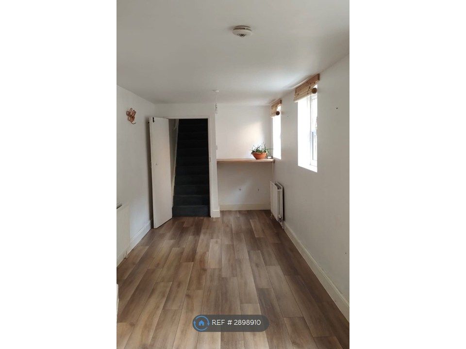 3 bed flat to rentFore St, Castle Cary BA7 photo 4