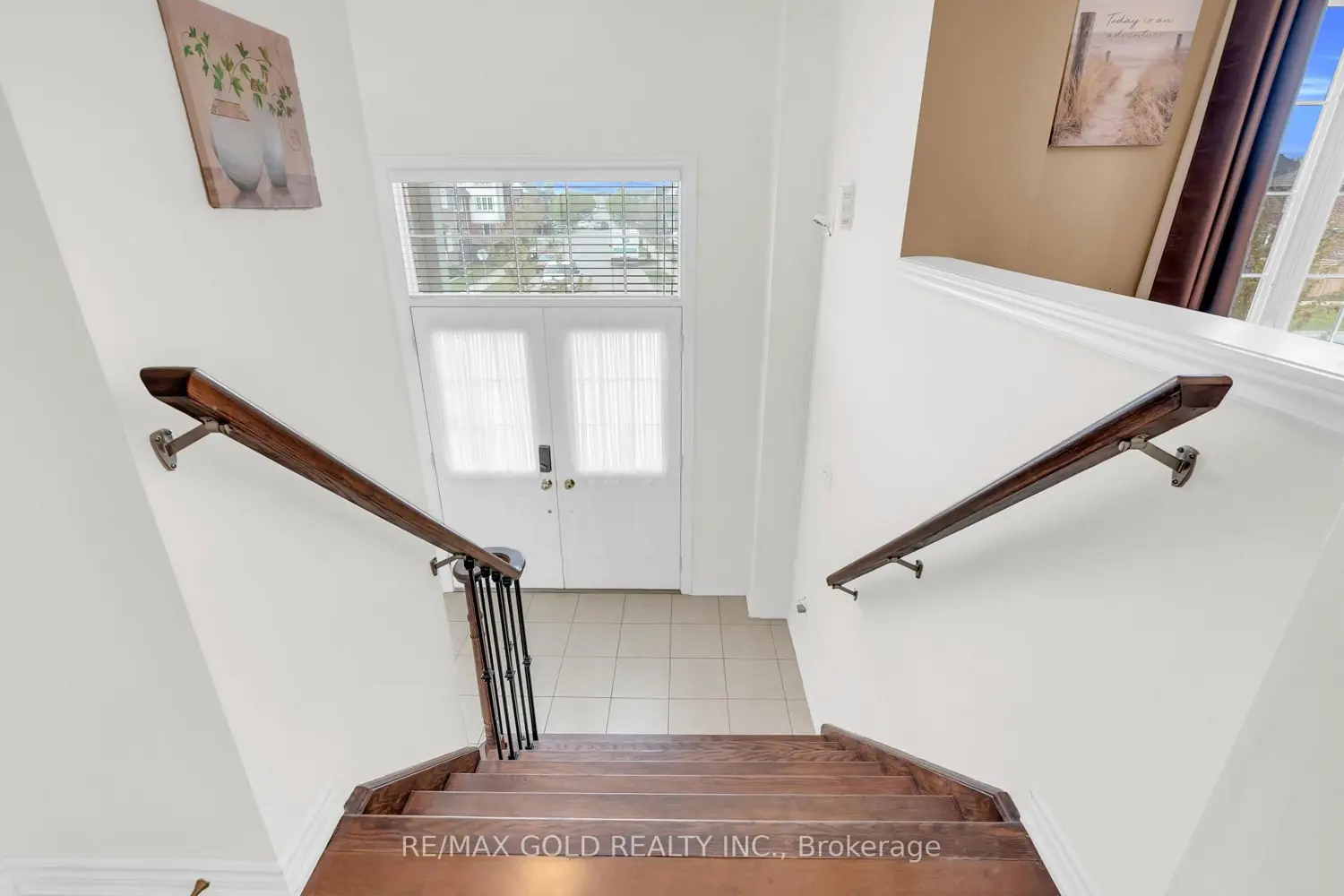 569 Miller Way photo 4