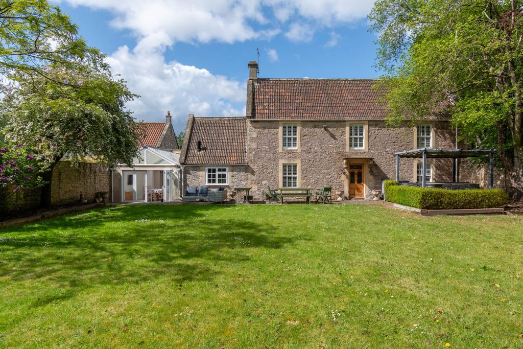 4 bed country house to rentThe Square, Wellow BA2