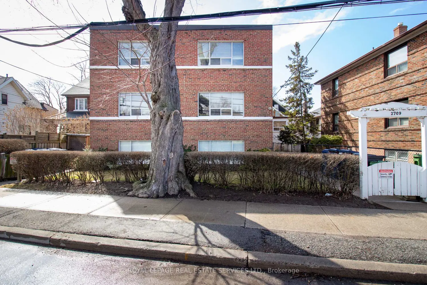 2709 Lake Shore Boulevard photo 2