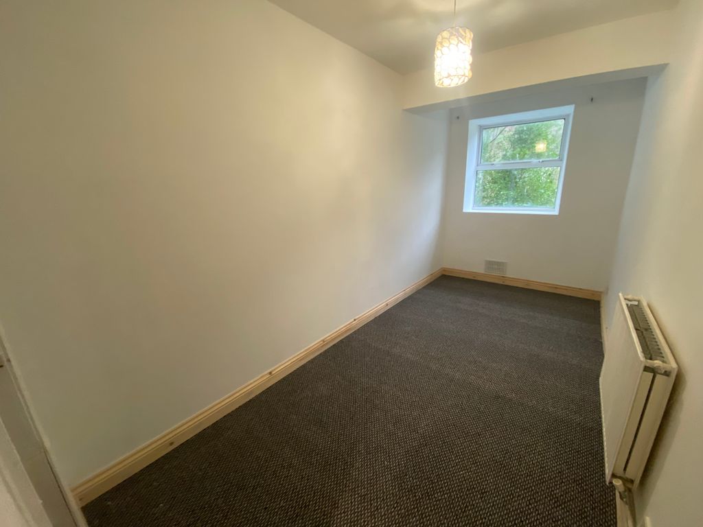 2 bed flat to rentOxford Street, Pontycymer CF32