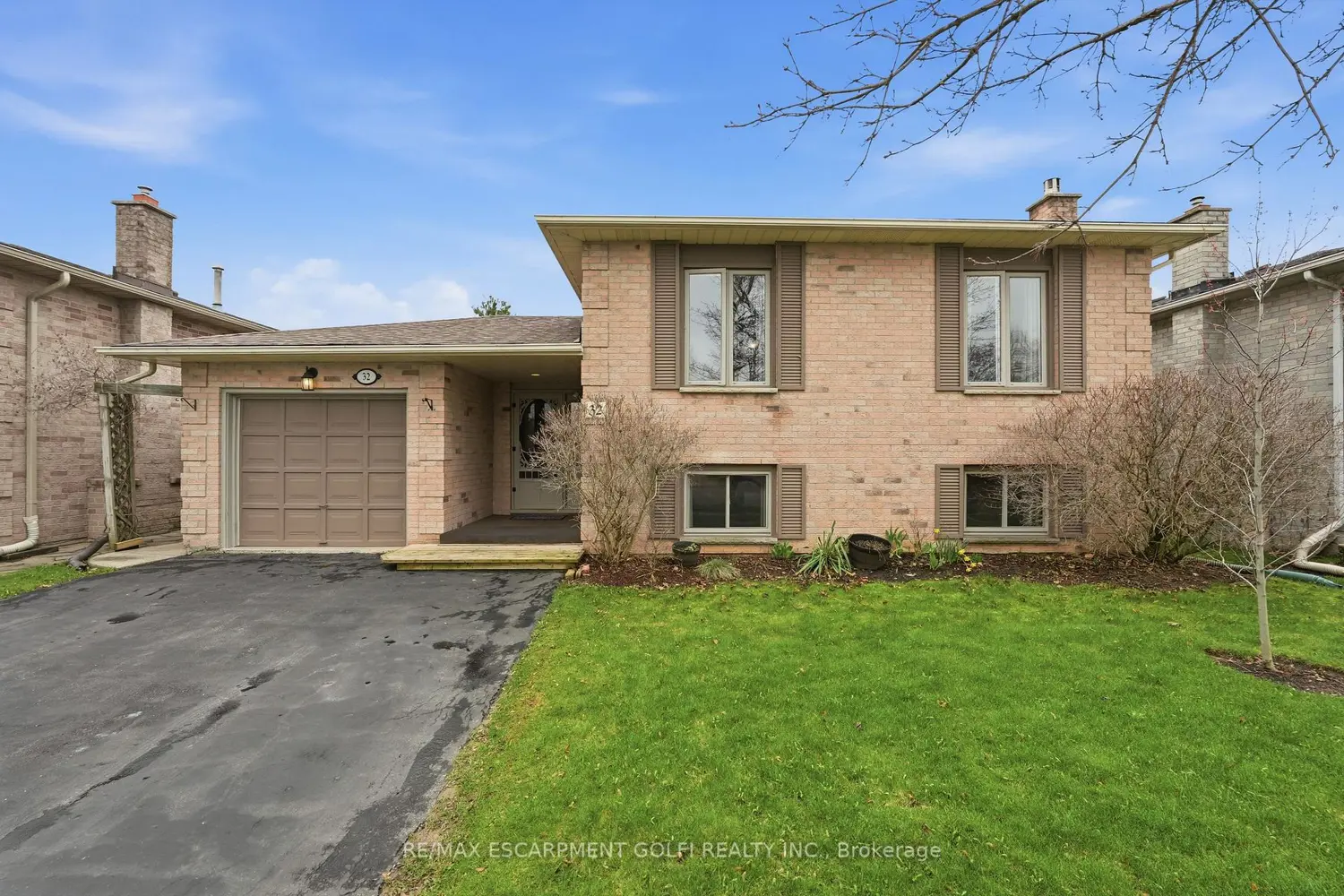 32 Hobart Crescent