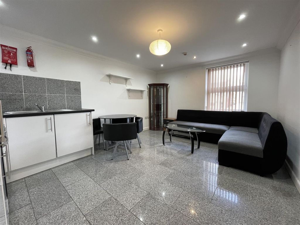 2 bed flat to rentAlbany Road, Cardiff CF24