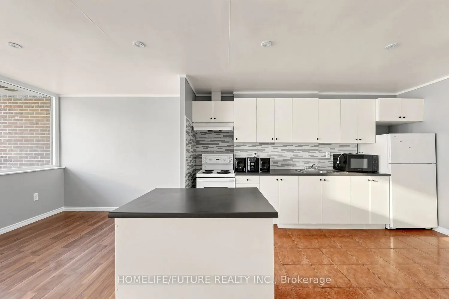 Additional image 5 of 4060 Lawrence Avenue 204