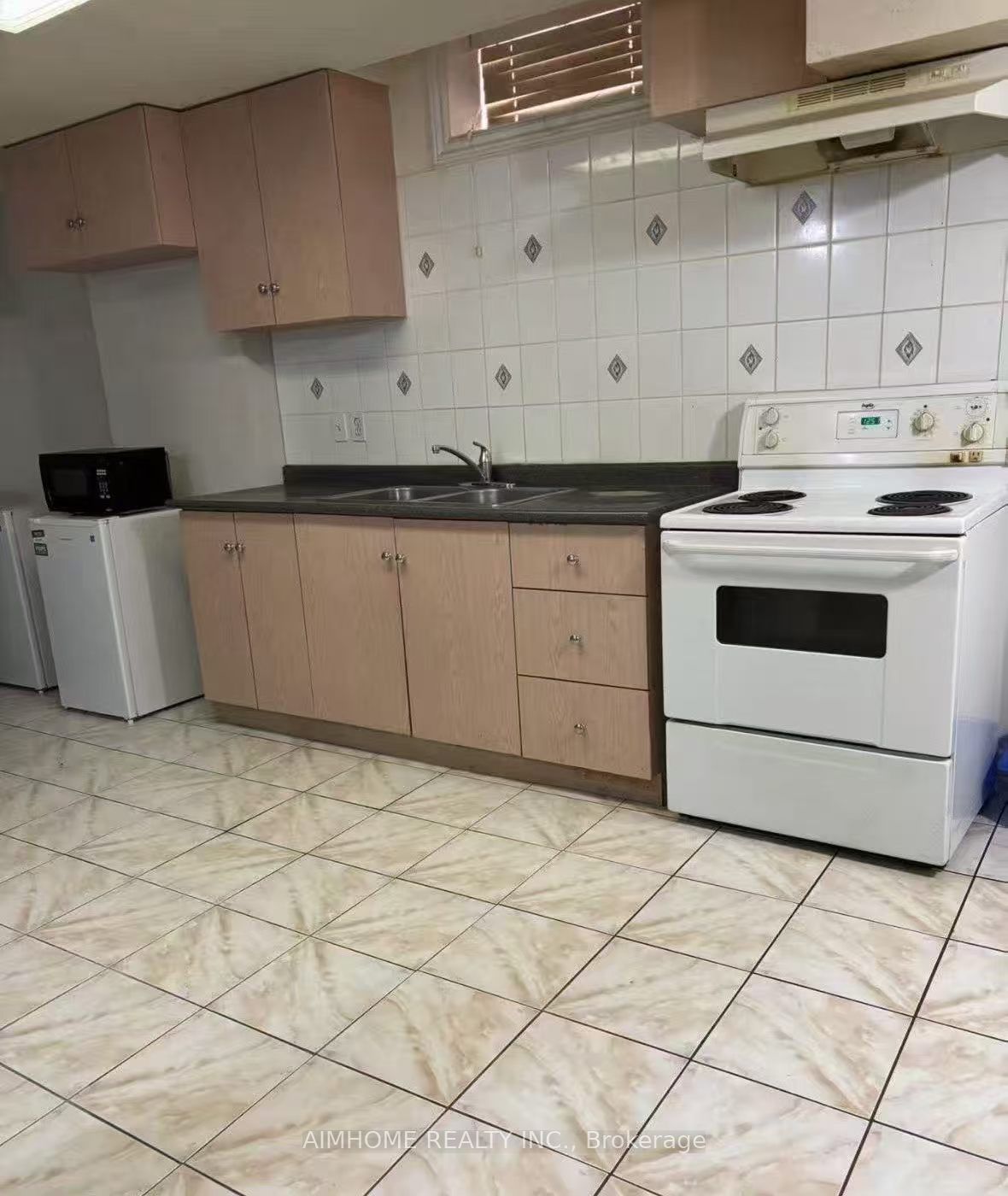 Additional image 2 of basement-6230 Mcgriff Court, Mississauga, ON, L5V 2G5