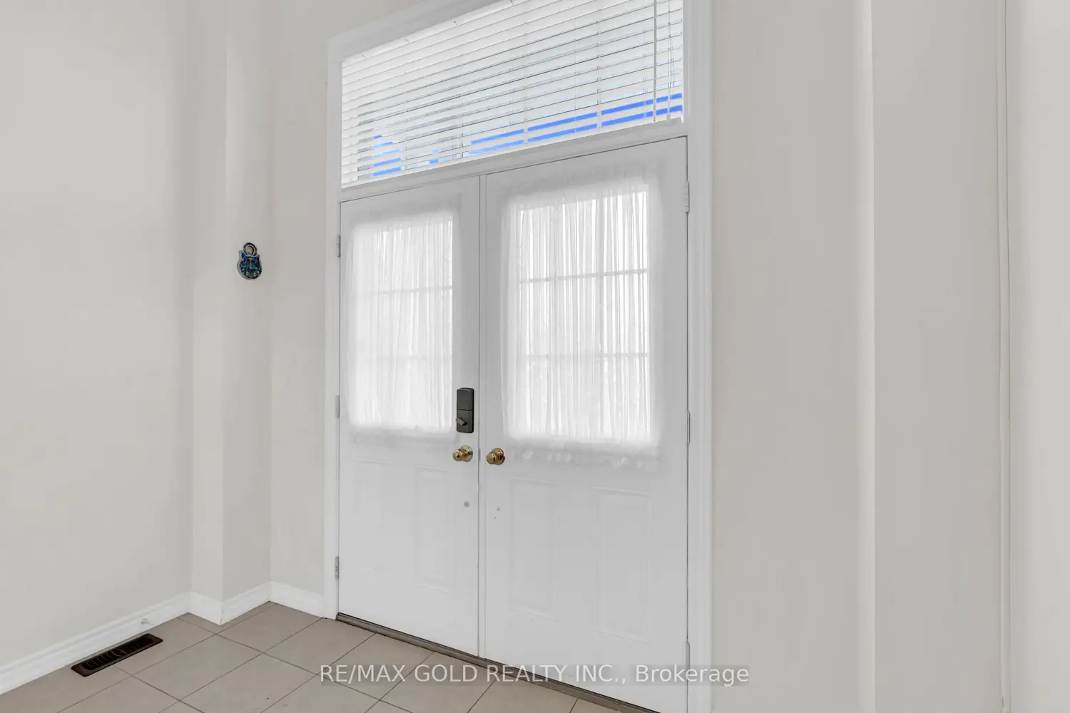 569 Miller Way photo 3