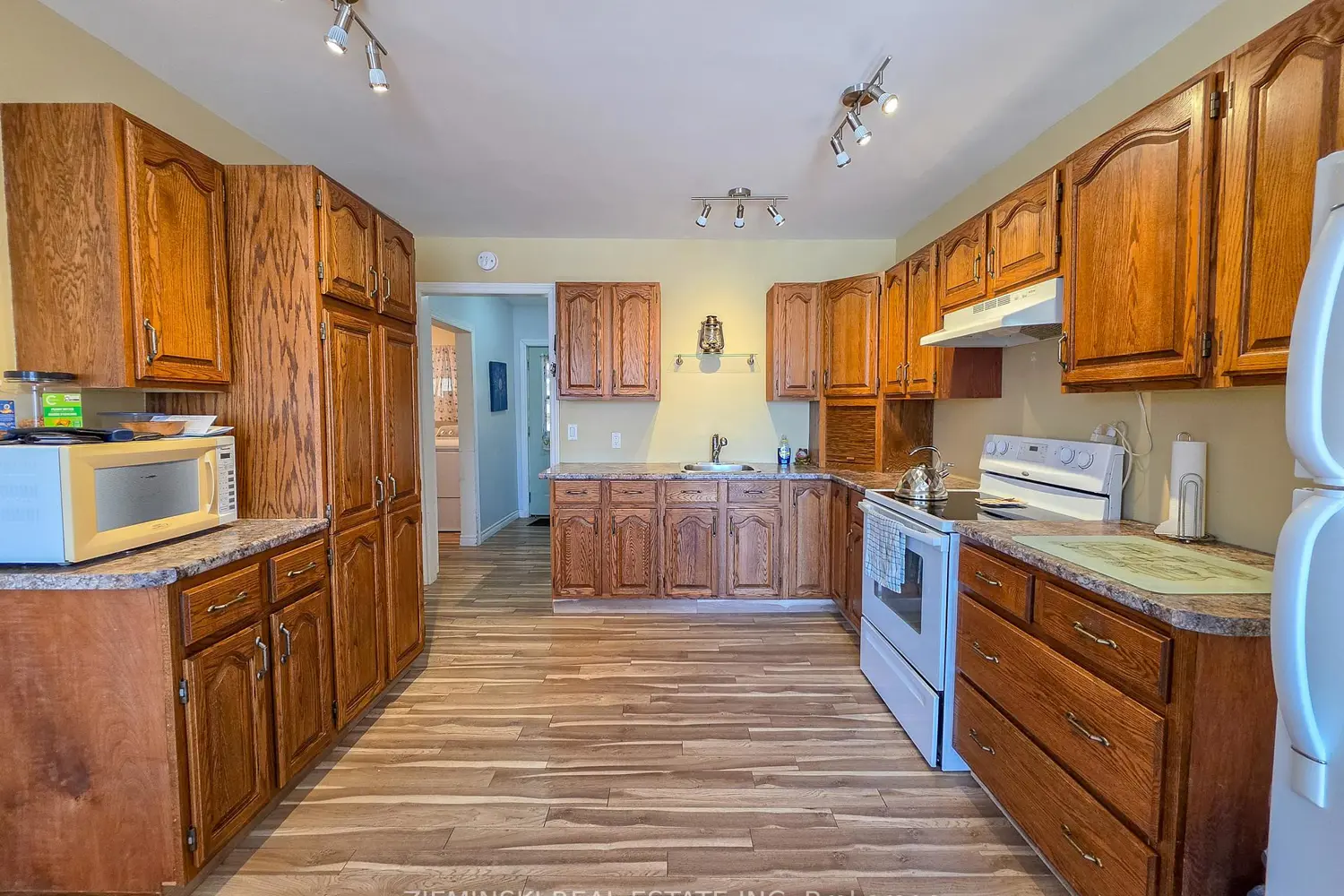 Additional image 9 of 657 Cedar Avenue