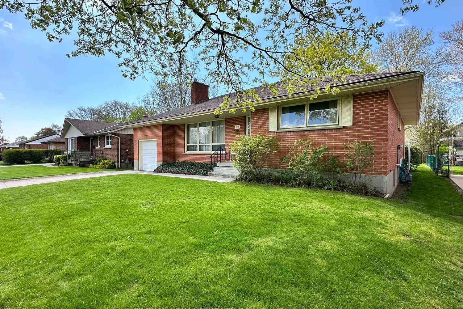 130 Gardiner Avenue photo 4