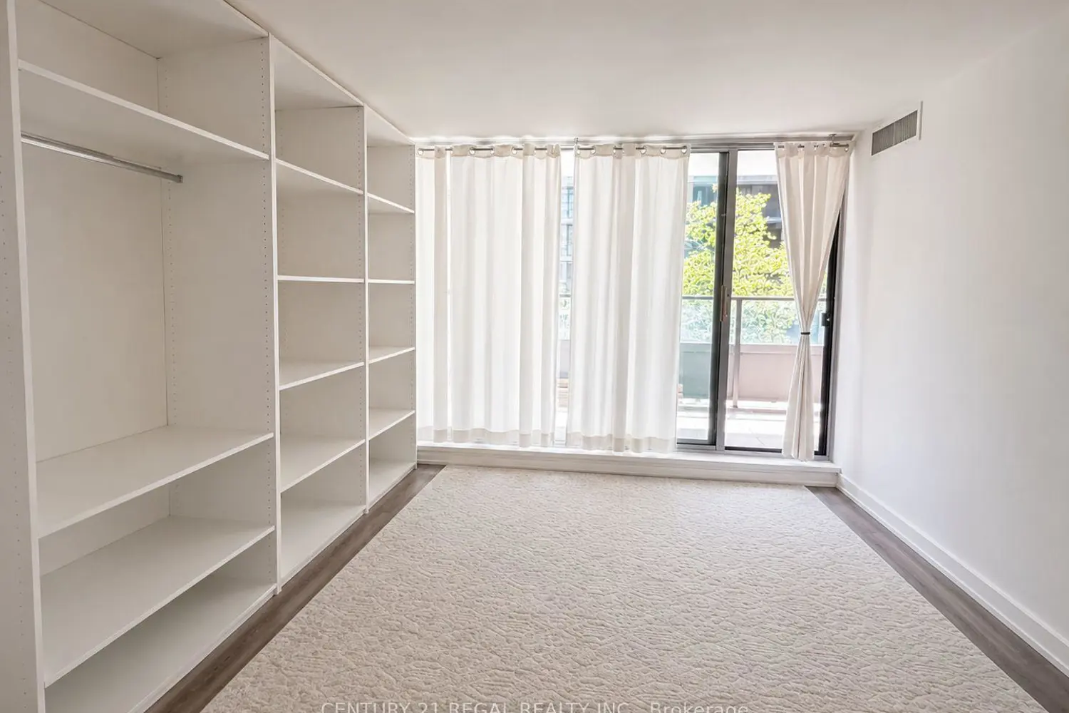 111 Elizabeth Street 533 photo 5
