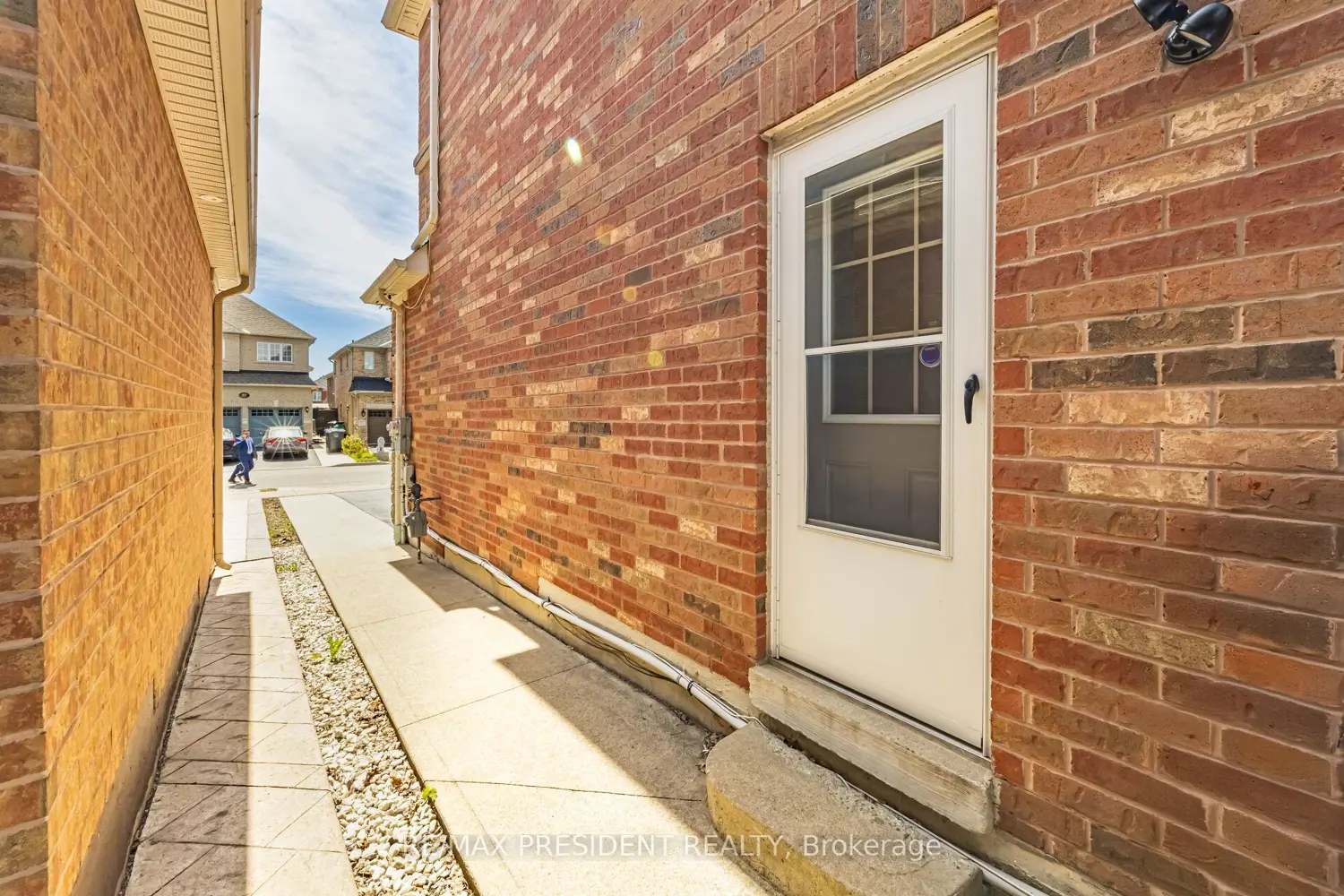 Additional image 20 of 75 Bluffwood Crescent
