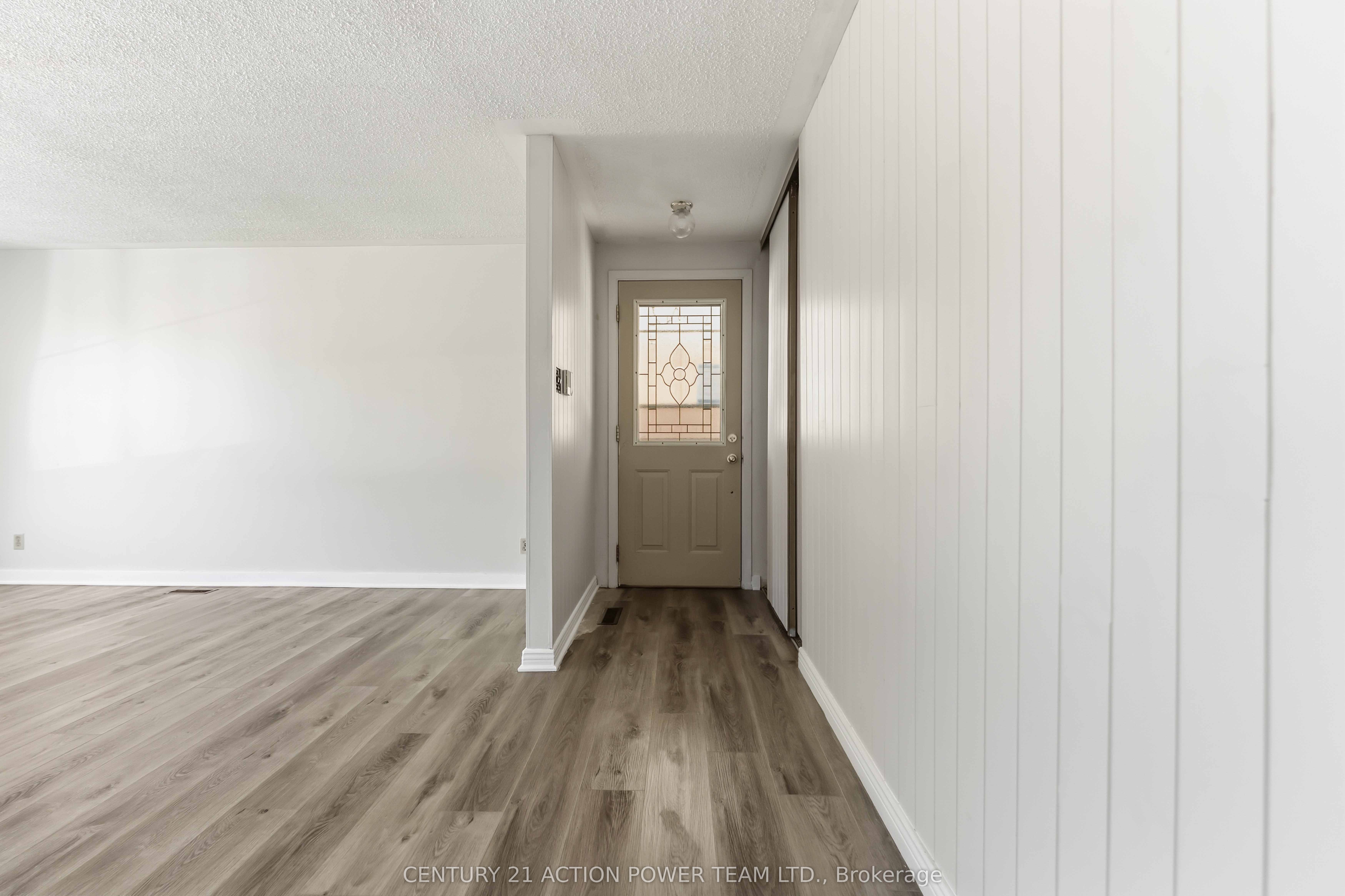 Additional image 2 of A-2178 Erinbrook Crescent, Ottawa, ON, K1B 4J4