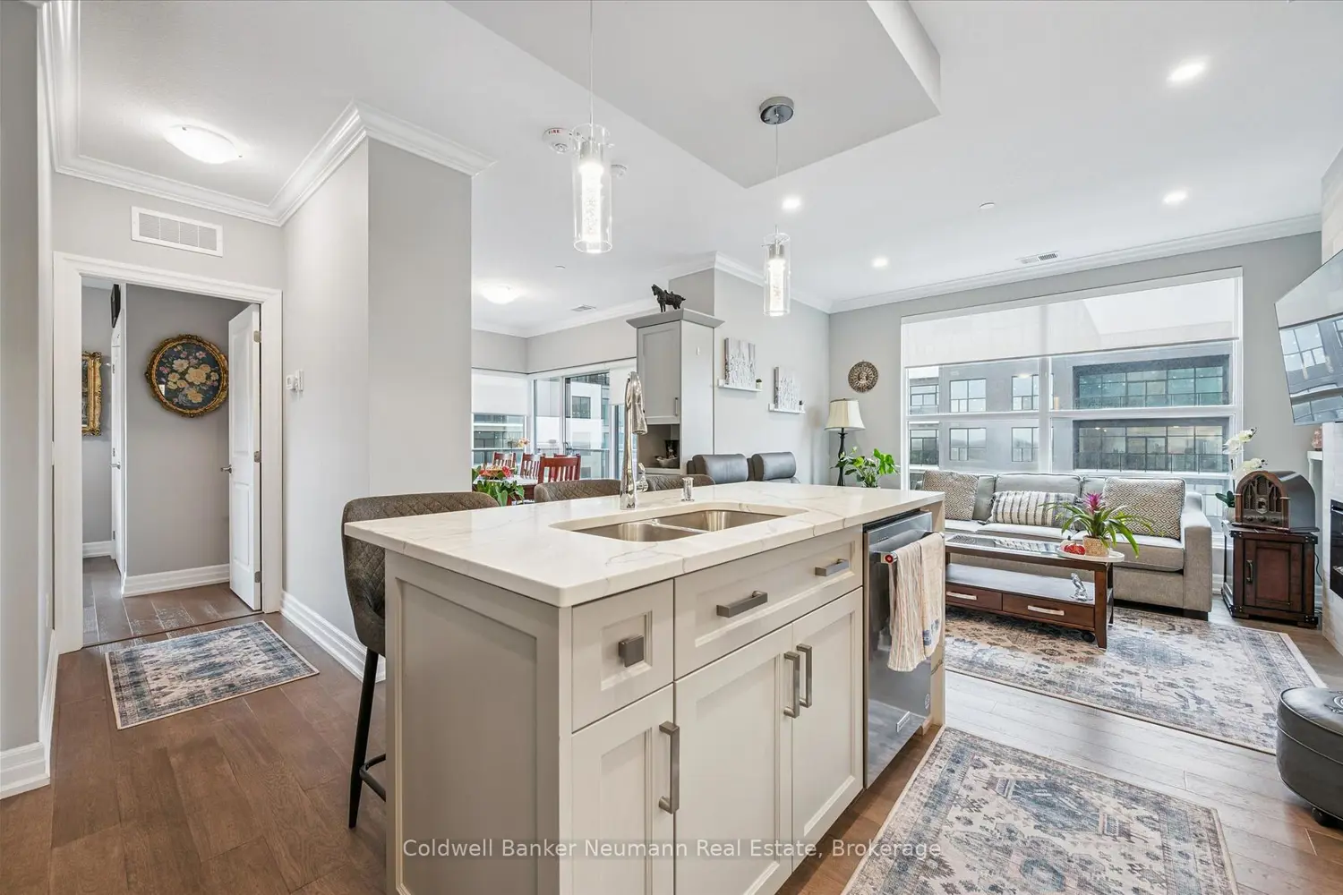 1880 Gordon Street 612 photo 3