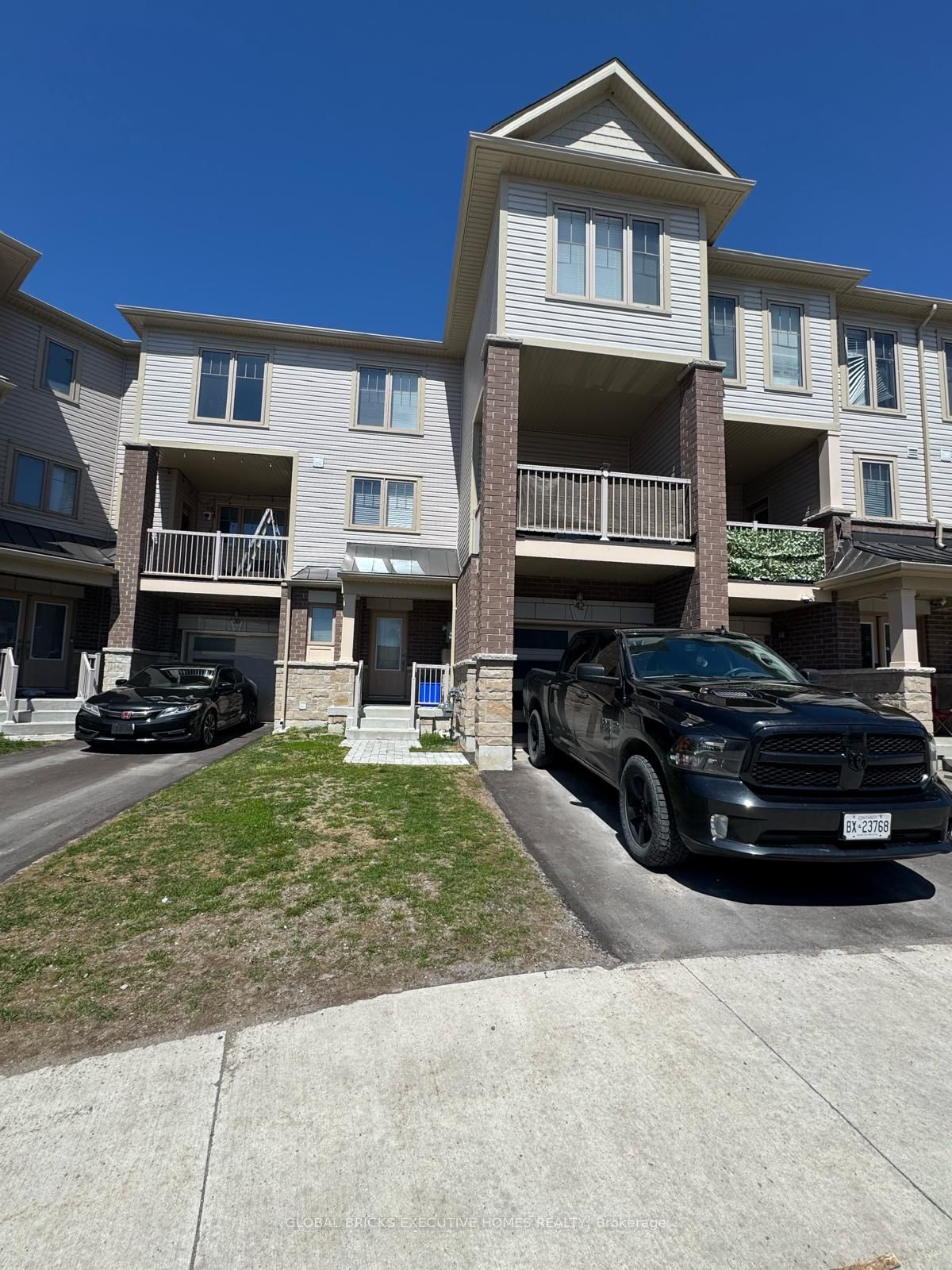 42 Ambereen Place E, Clarington, ON, L1C 7H5