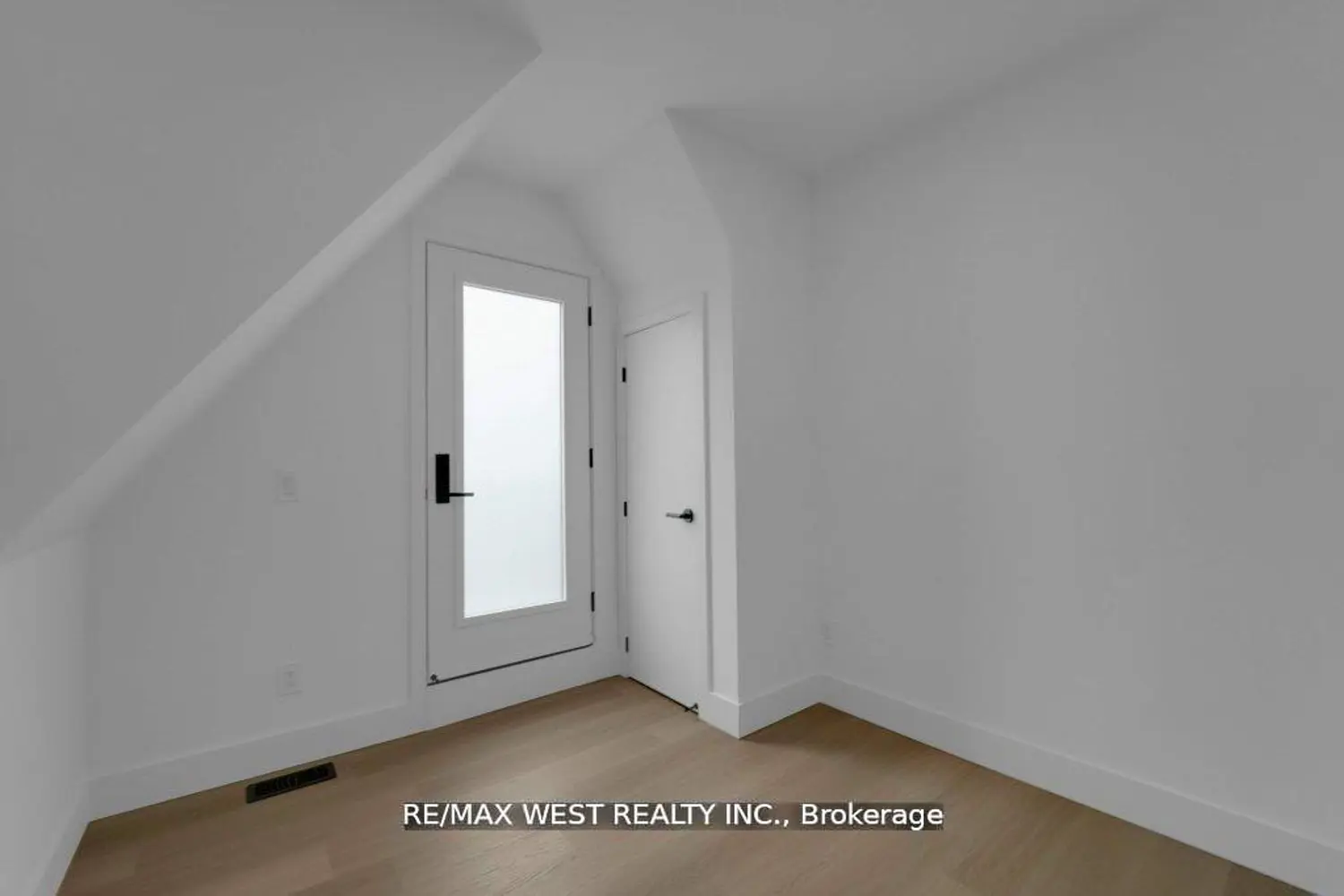 661 Winona Drive photo 4