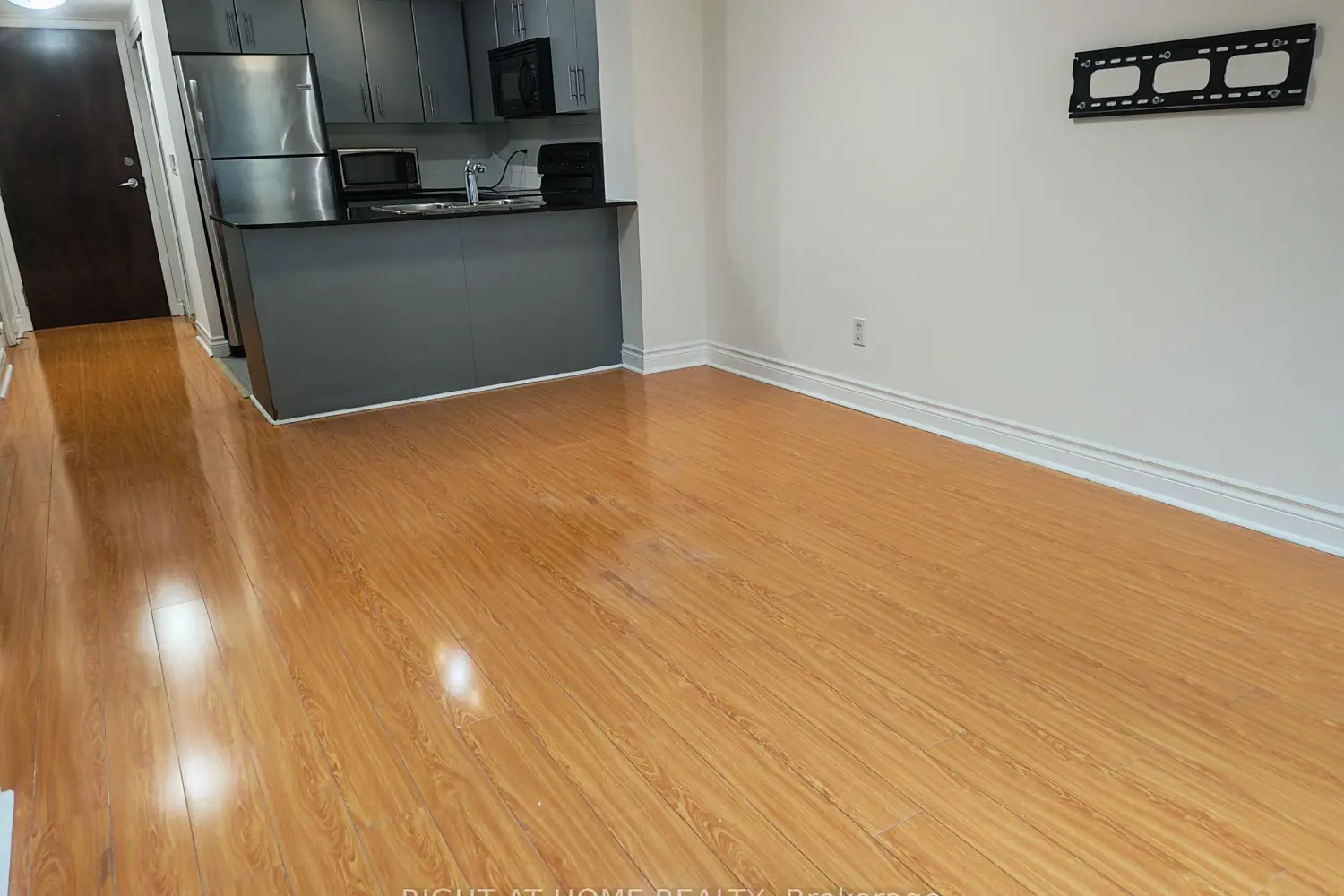 Additional image 2 of 12 Yonge Street 503