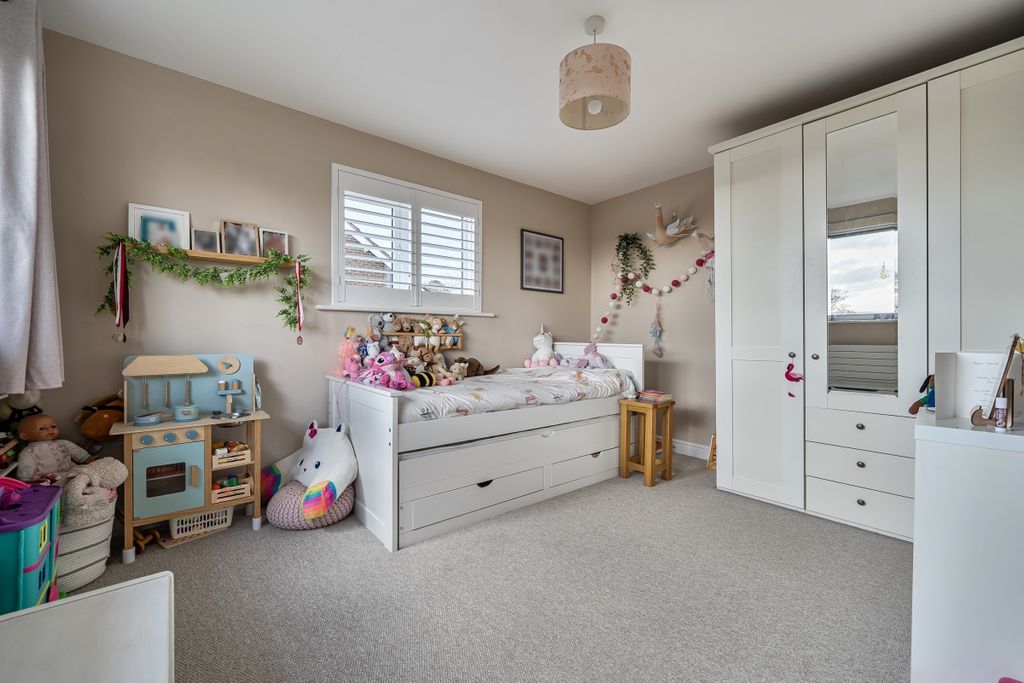 Additional image 9 of 4 bed detached house to rentMill Close, Lower Beeding, Horsham RH13