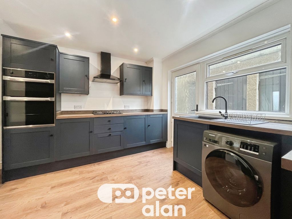 3 bed semi-detached house to rentFfordd Yr Eglwys, Bridgend CF33