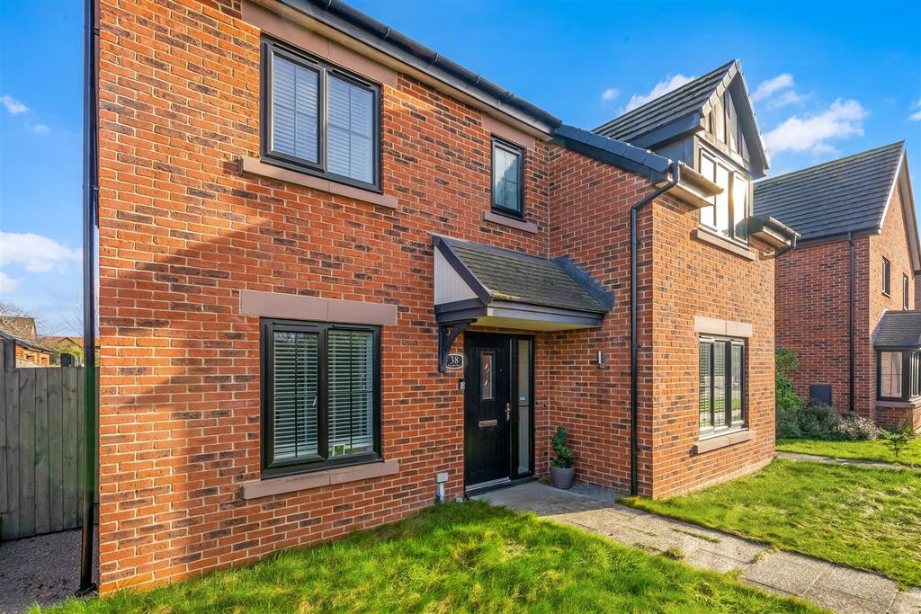 4 bed detached house for saleRoundhill Road, Hurworth, Darlington DL2