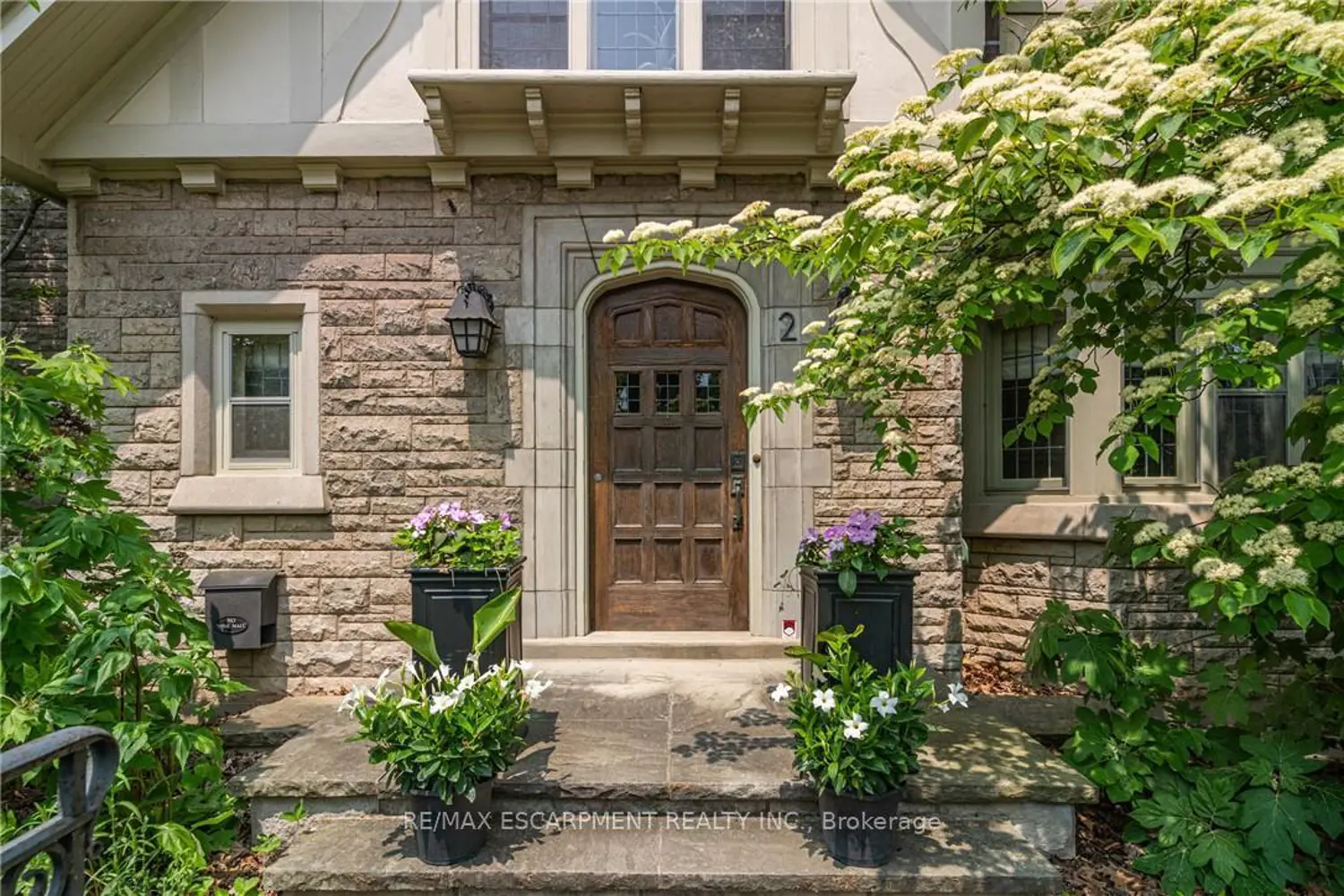 2 Oak Knoll Drive