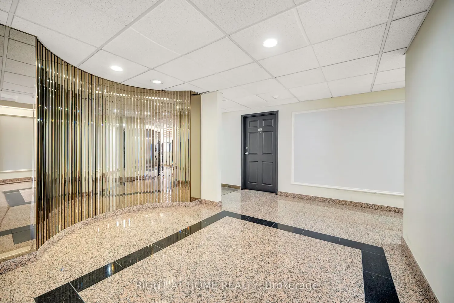 Additional image 5 of 7398 Yonge Street 107A