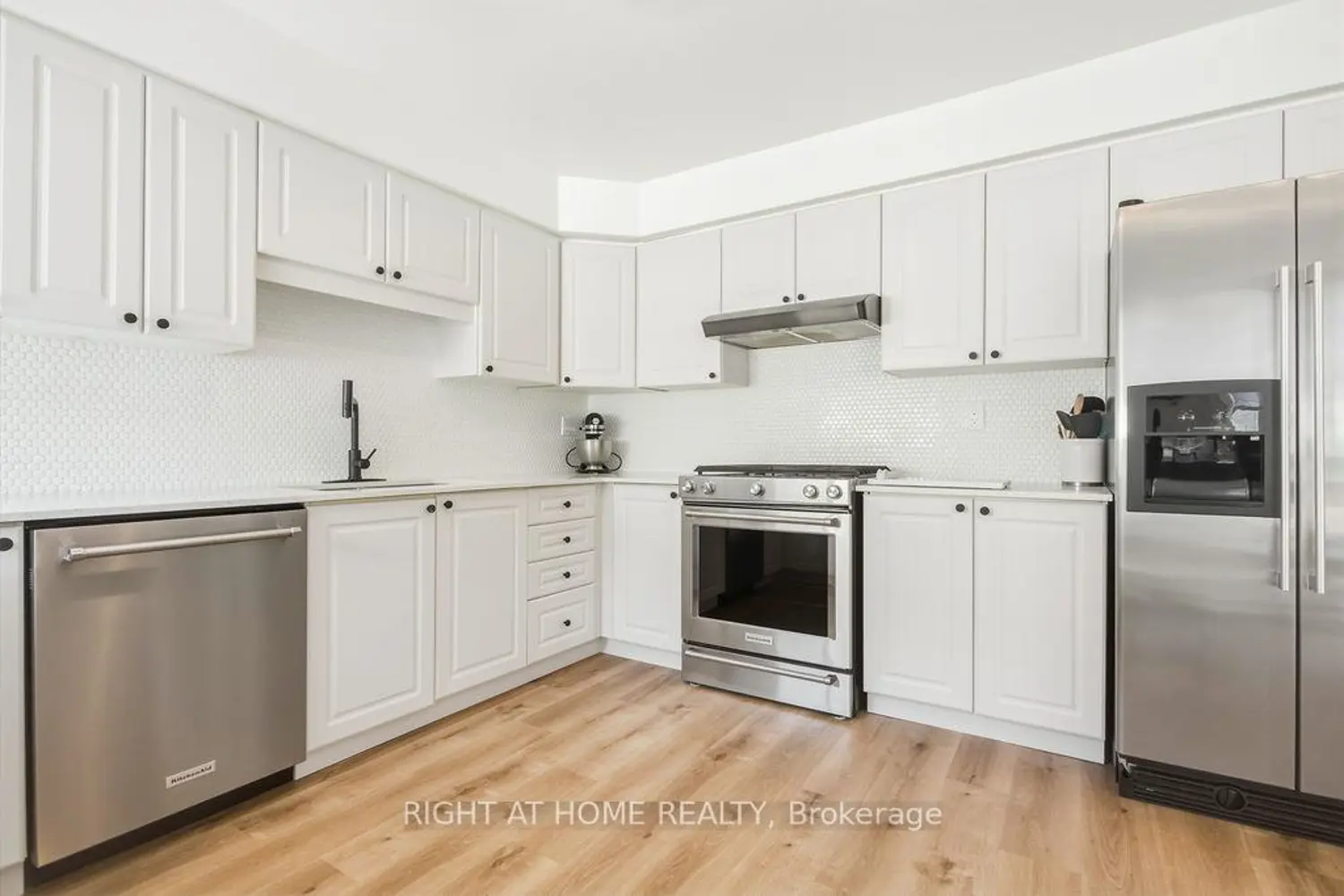 Additional image 9 of 5914 Blue Spruce Avenue