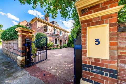 Cavendish Crescent North, The Park NG7
