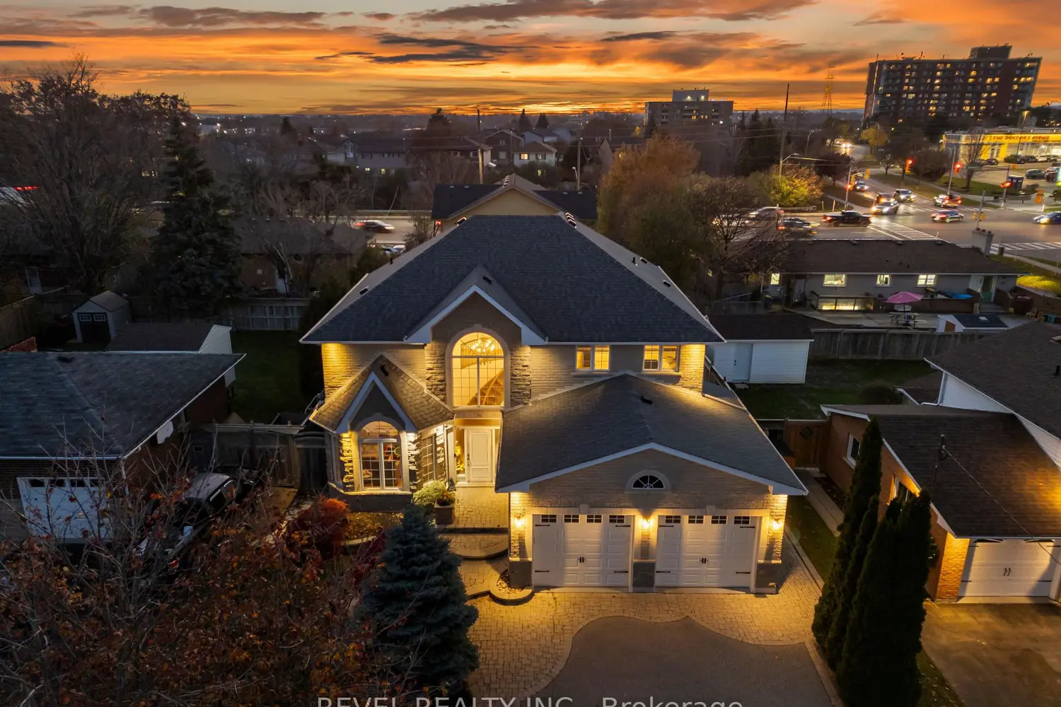 Additional image 12 of 70 Applewood Crescent