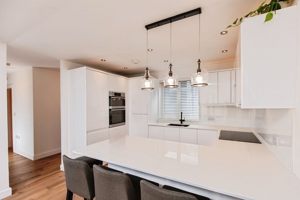 Additional image 3 of 3 bed flat to rentCrown Road, Weston, Bath BA1