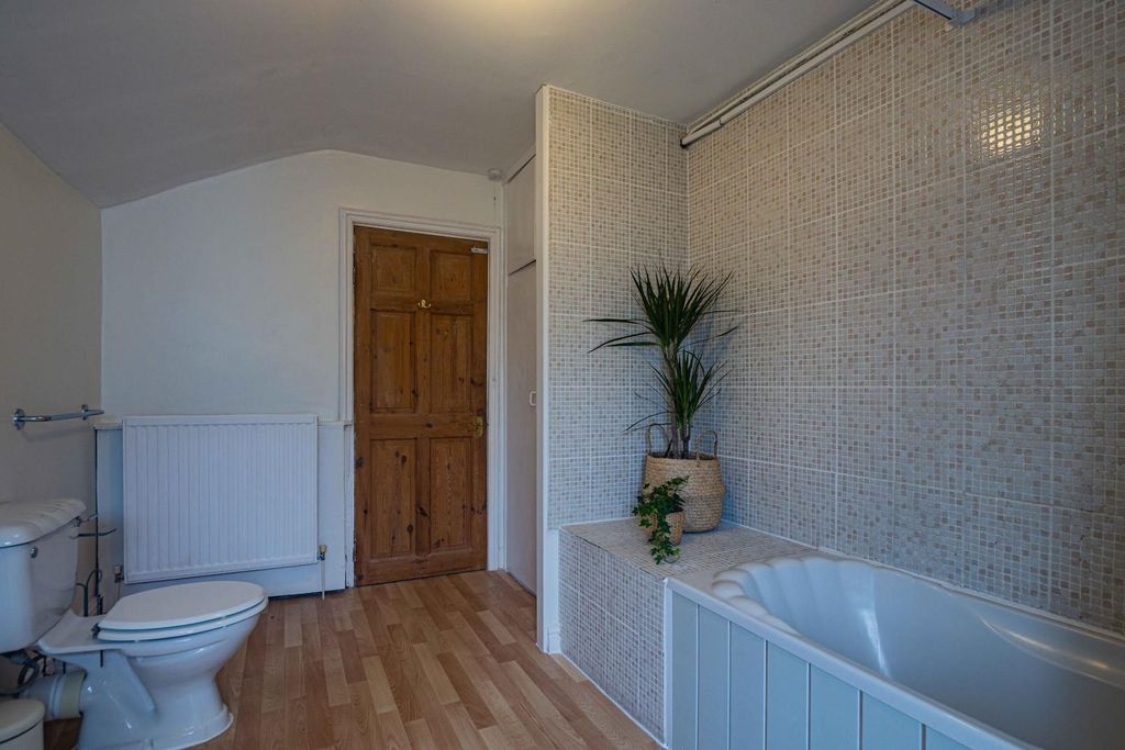 Additional image 8 of 2 bed terraced house to rentHarriet Street, Penarth CF64