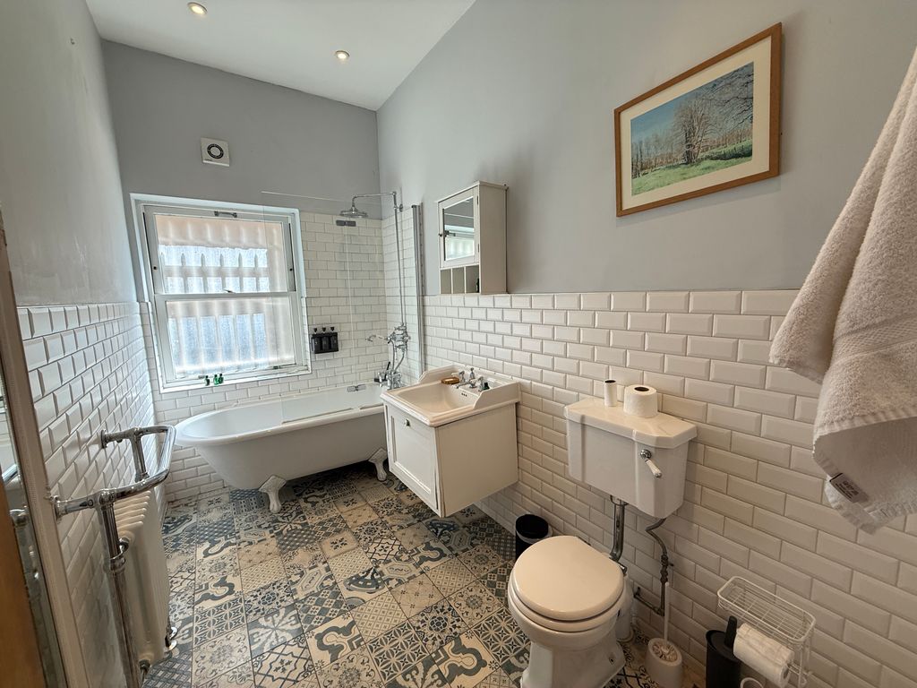Additional image 29 of 2 bed flat for saleUxbridge Road, Shepherds Bush, London W12