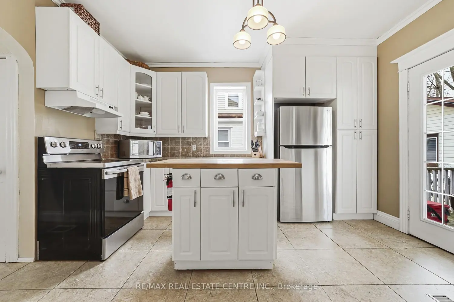 30 Grand Avenue photo 4