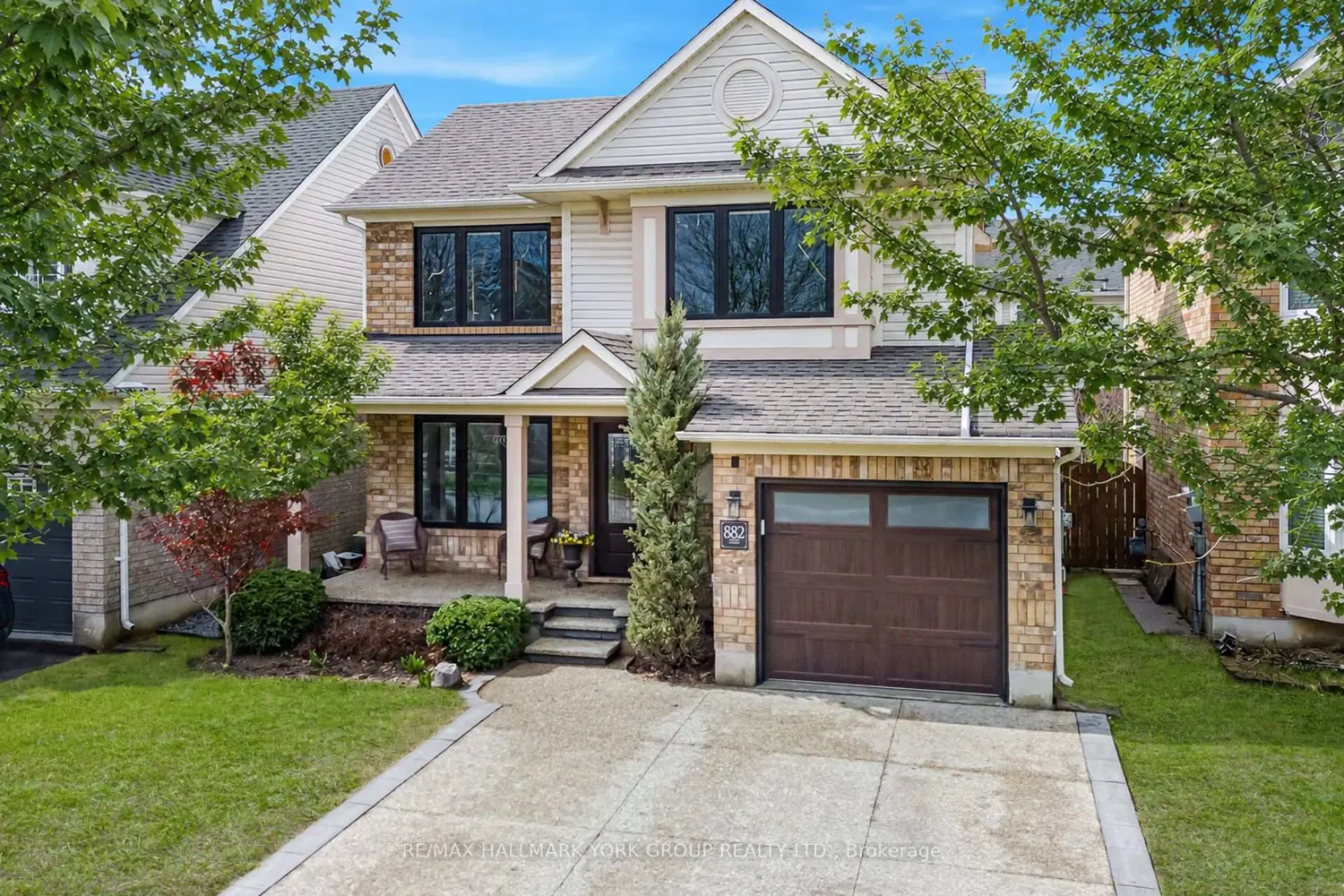 882 Mcduffe Crescent