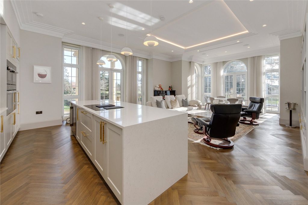 Additional image 5 of 2 bed flat for saleHanstead House, Bricket Wood, St Albans AL2