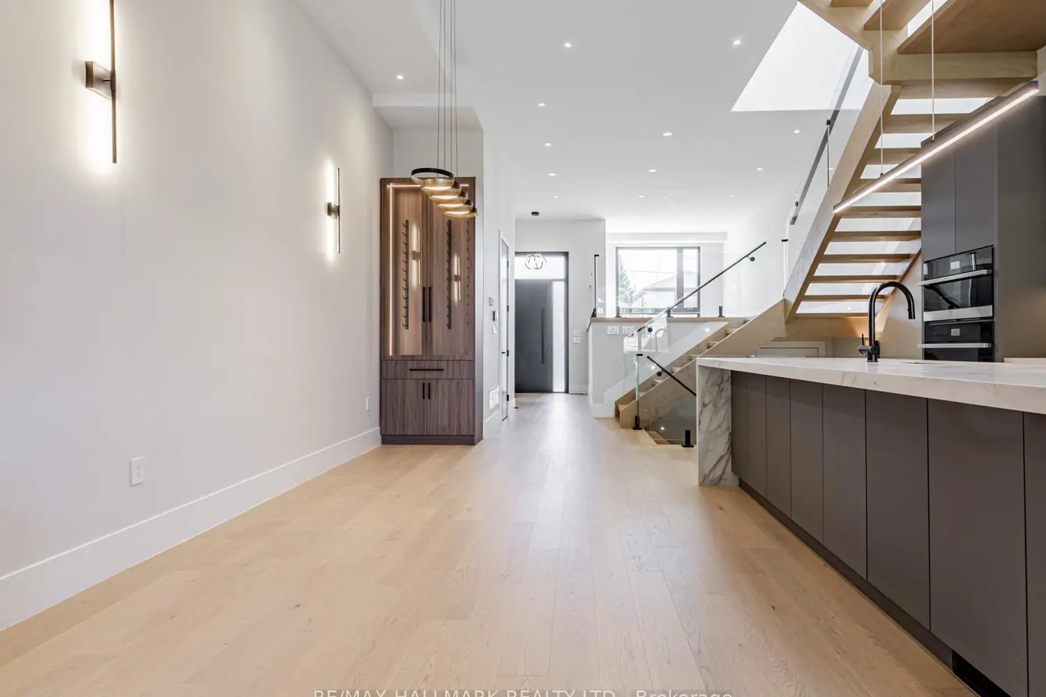 80 Barker Avenue photo 5