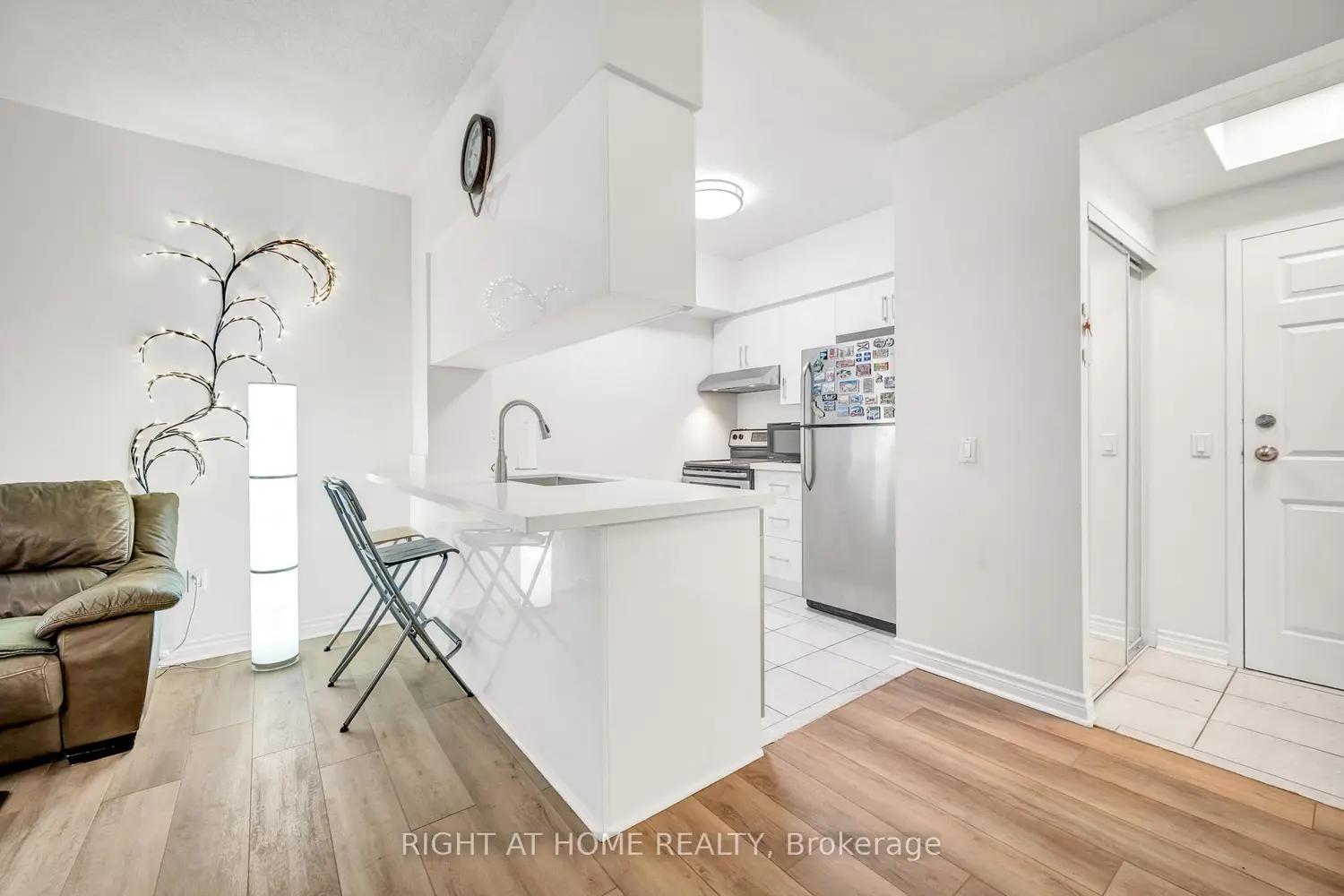 Additional image 11 of 7398 Yonge Street 107A