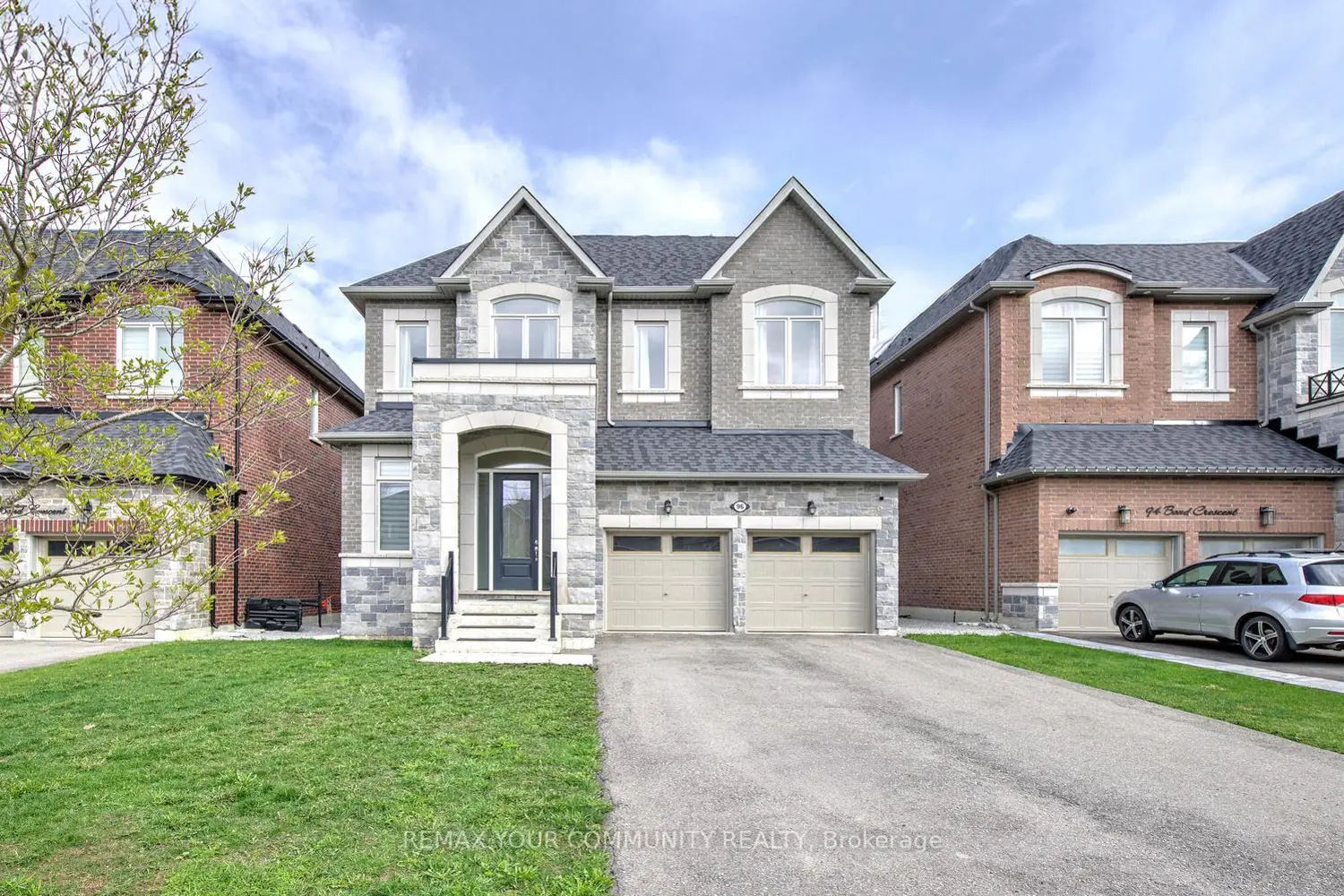 96 Bond Crescent