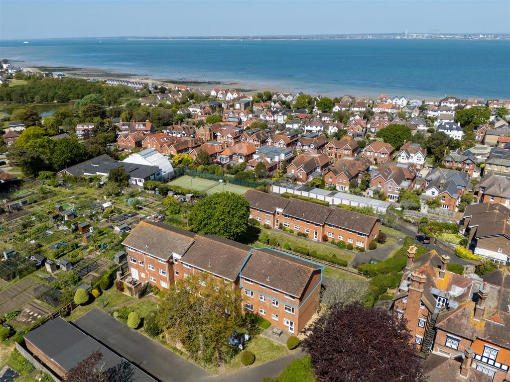 Additional image 10 of 3 bed flat for saleSeaview, Isle Of Wight PO34