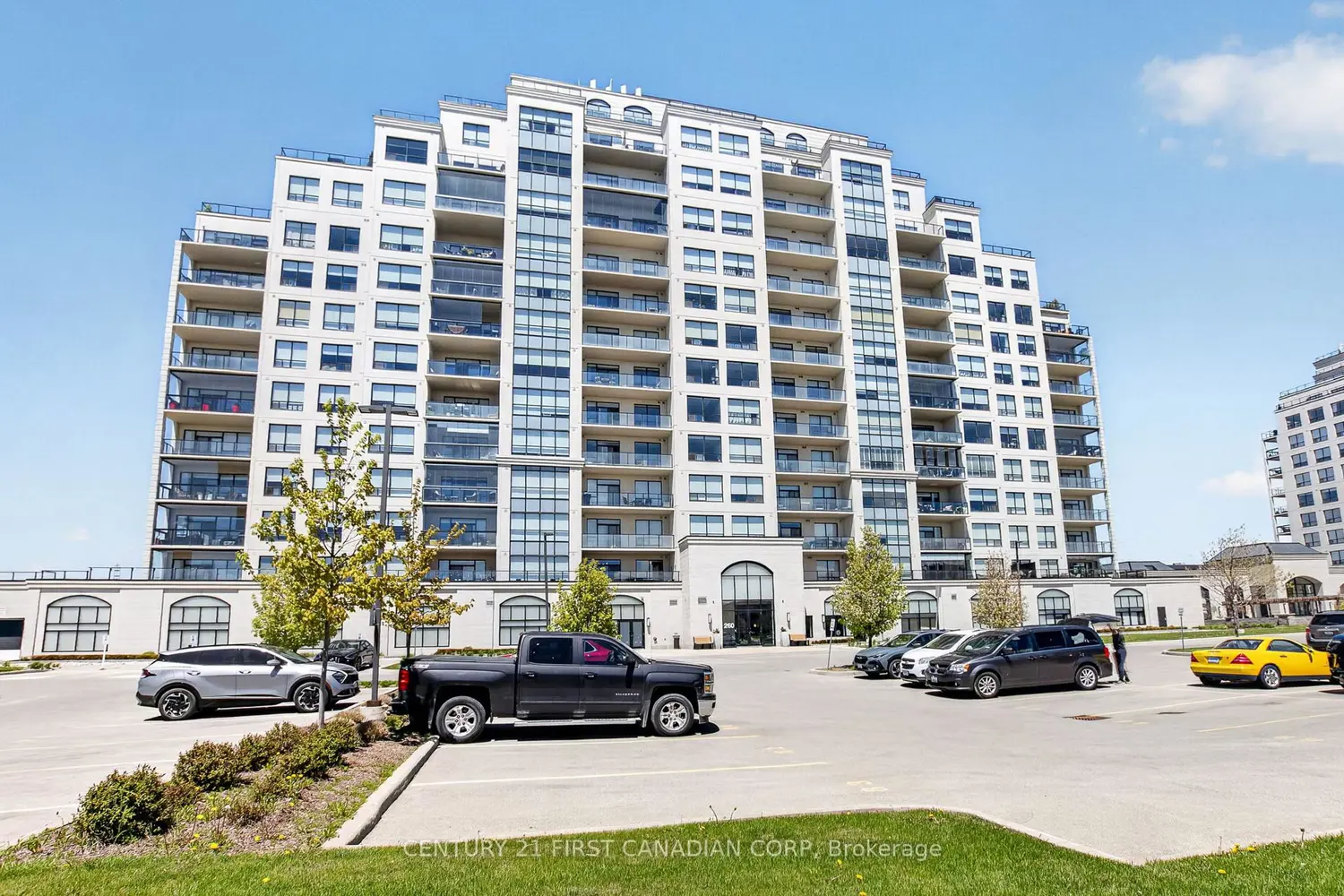 260 Villagewalk Boulevard 208